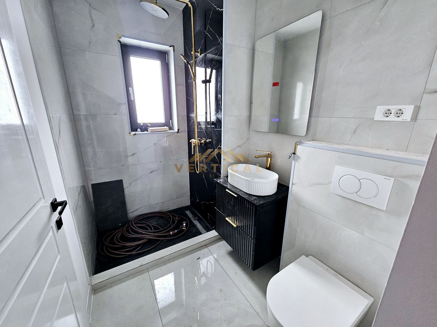 Vila 4 camere in centrul comunei Berceni - Poză 3