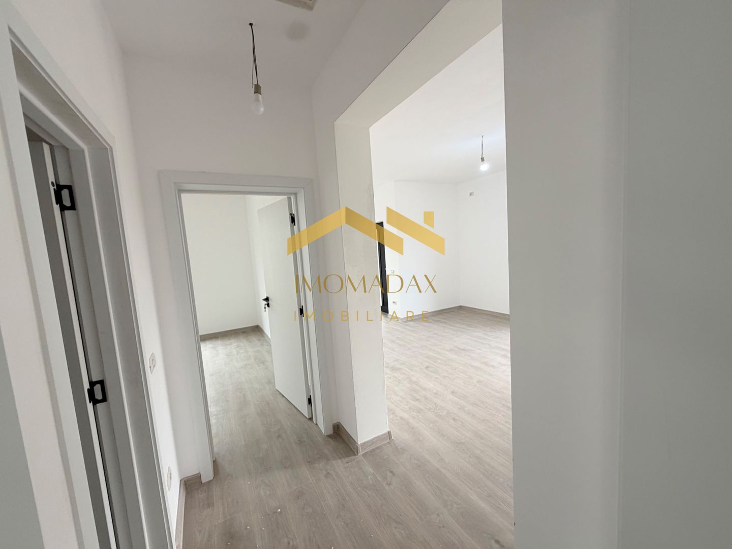 Sanmihaiu Roman-3 Camere-Toate Utilitățile - Poză 4