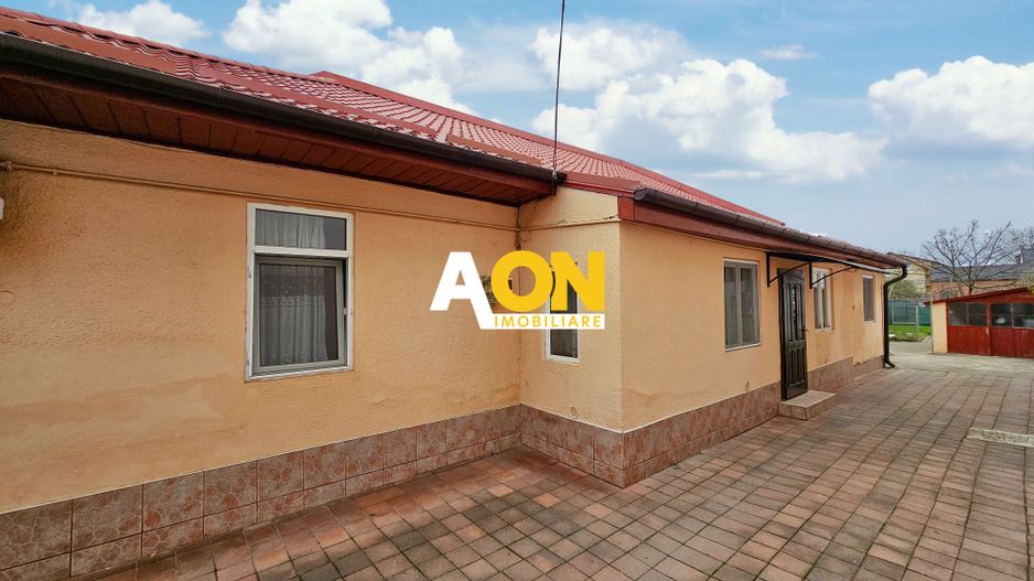 Casa 3 camere, 2 bai, mobilata, utilata, 645 mp teren, zona Lipoveni - Poză 1