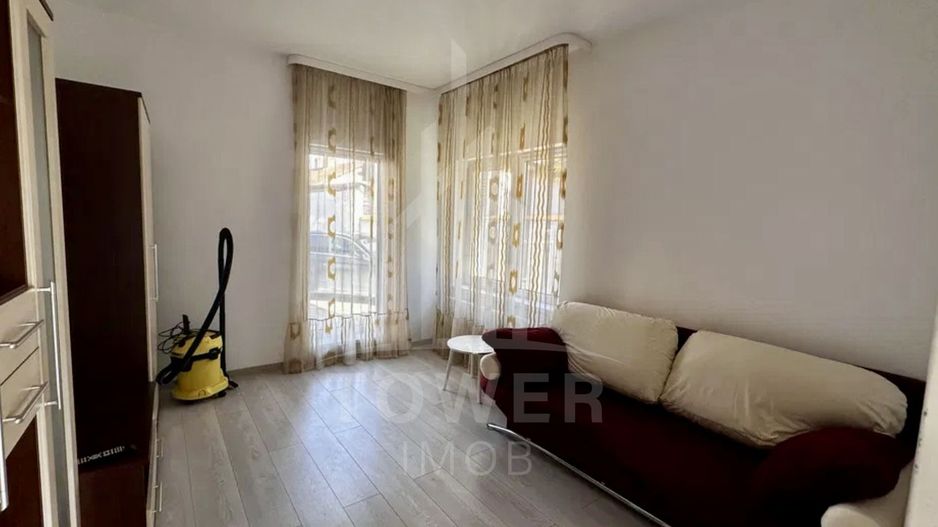 De inchiriat Apartament modern 3 camere cu curte privată şi parcare - Poză 4