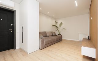 Vânzare, apartament, 2 odăi + living, str. Ion Buzdugan, Buiucani - Poză 1