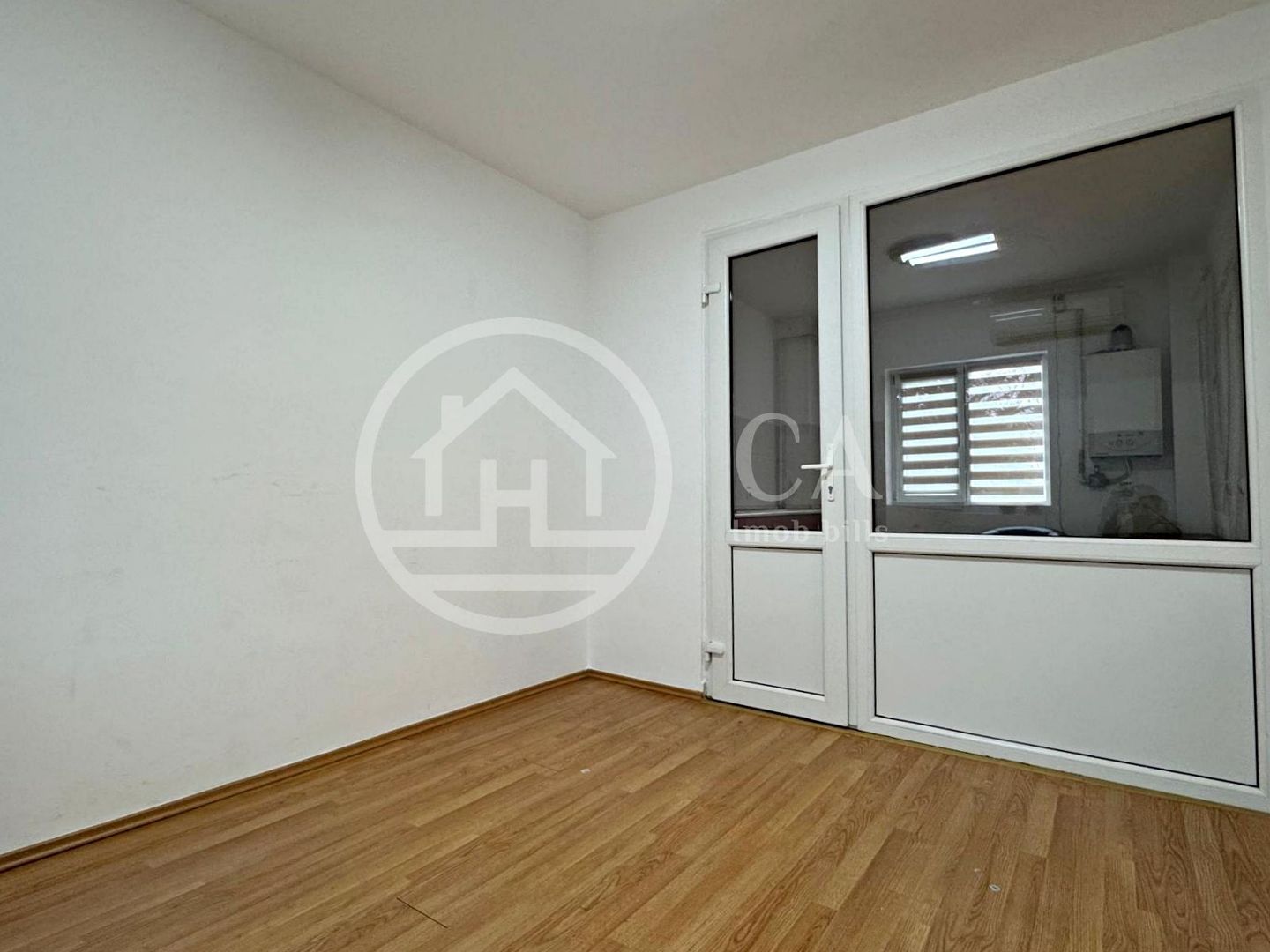 Casă de închiriat cu 4 camere în Cartierul Europa, Oradea - Poză 3