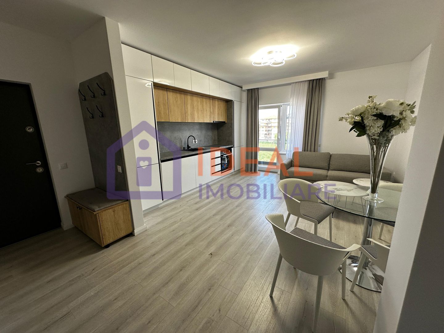 Apartament cu 3 camere și balcon de vânzare ,în zona Doamna Stanca - Poză 1