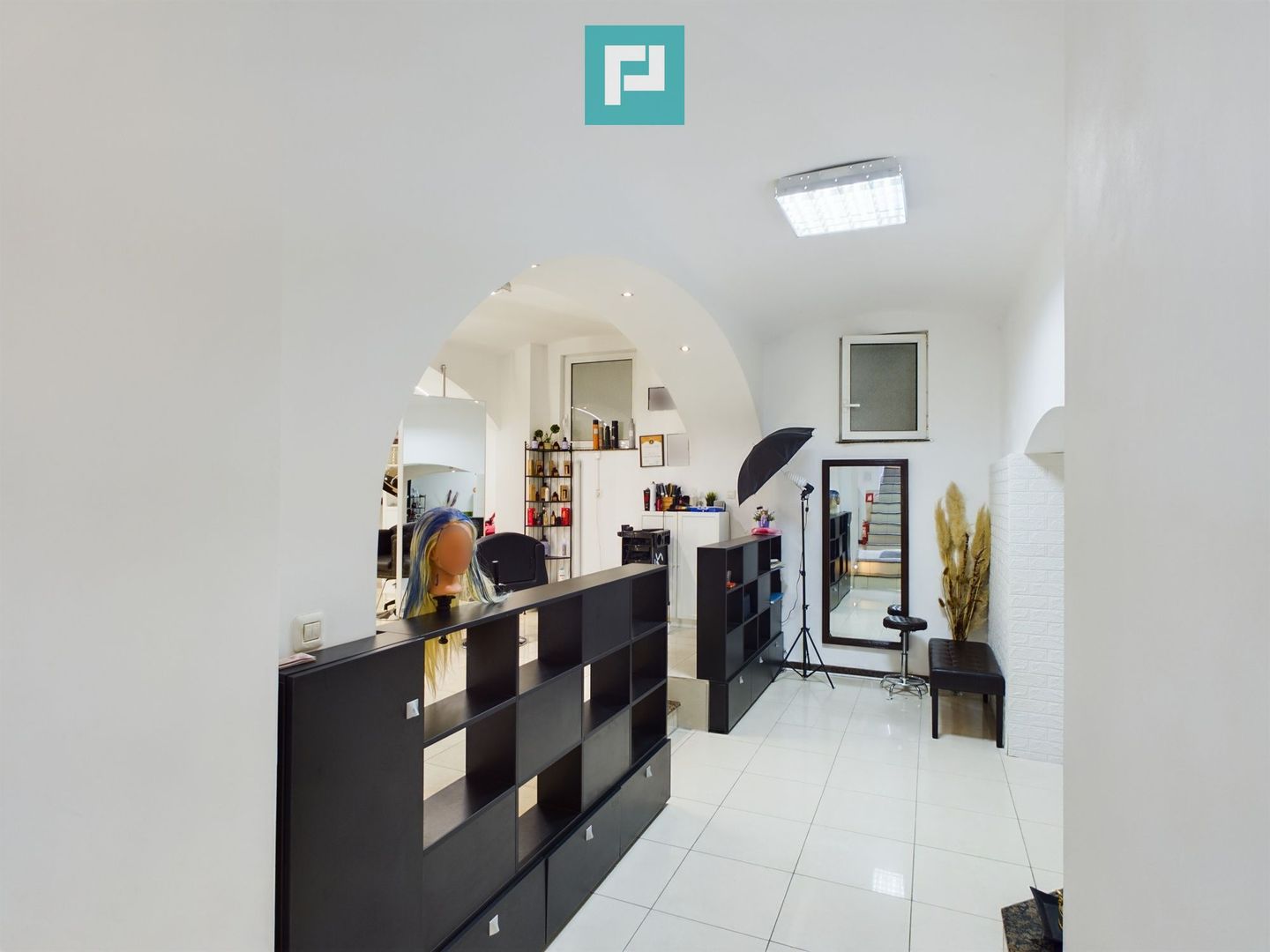 Salon cosmetică, coafor, masaj și relaxare - Poză 9