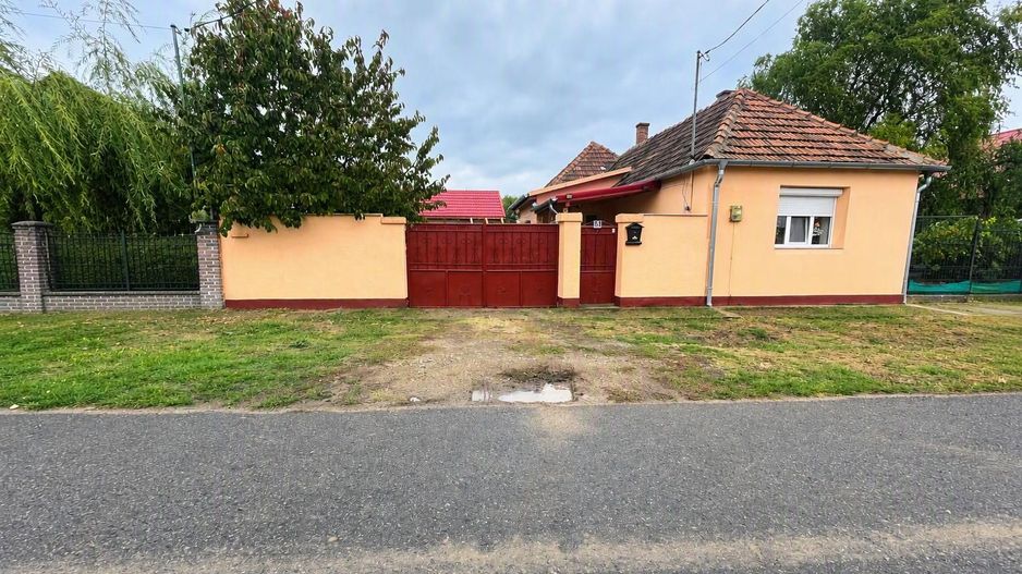Casă cu 2 dormitoare, anexă și teren 625 mp Biharia - Poză 1