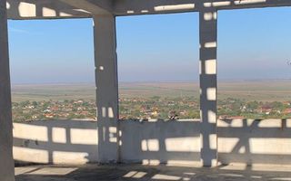 Castel cu vedere panoramică pe dealul Șiriei - Poză 15