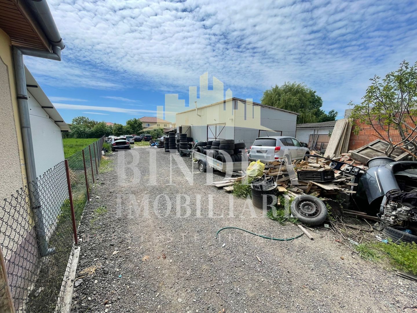 Casa individuala cu acces auto si hala- teren 1120mp - Poză 3