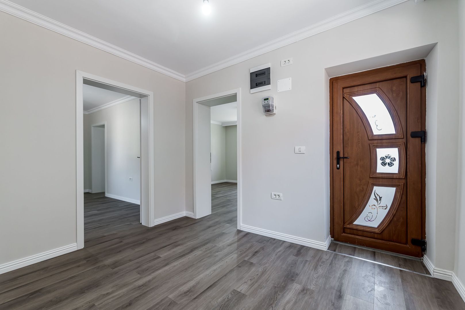Casă gata de mutat în Aradul Nou, renovată complet (2026) - Poză 17