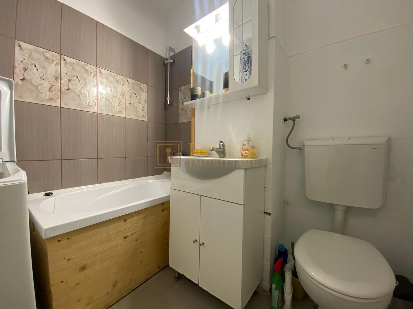 2 dormitoare, centrala proprie, bucatarie inchisa. Piața Libertatii. - Poză 14