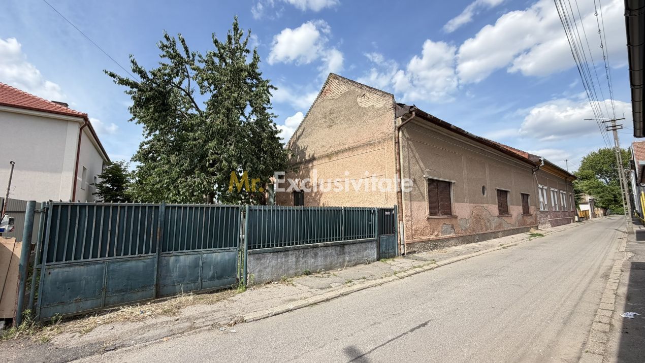 Casă de renovat cu teren 557 mp, central Str. Gh. Barițiu - Carei - Poză 1