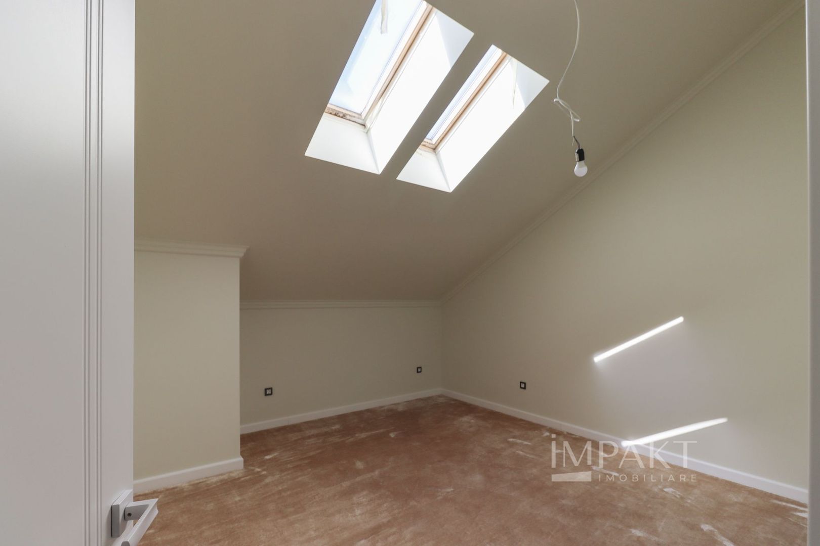 Duplex cu 8 camere in cartierul Buna-Ziua, teren 500 m2 ! - Poză 12