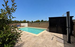 Comision 0! Bloc tip vila cu PISCINA. Etaj 1. Mobilat si utilat. - Poză 2