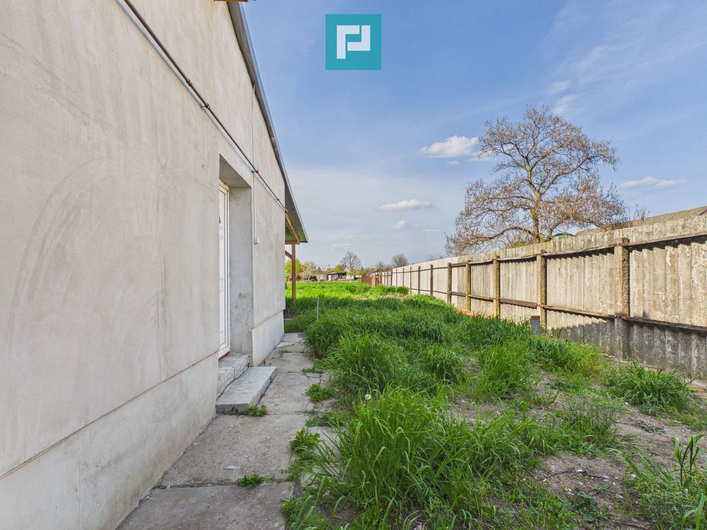 Casă renovată 4 camere si 1452 mp teren în Bătania - Poză 11