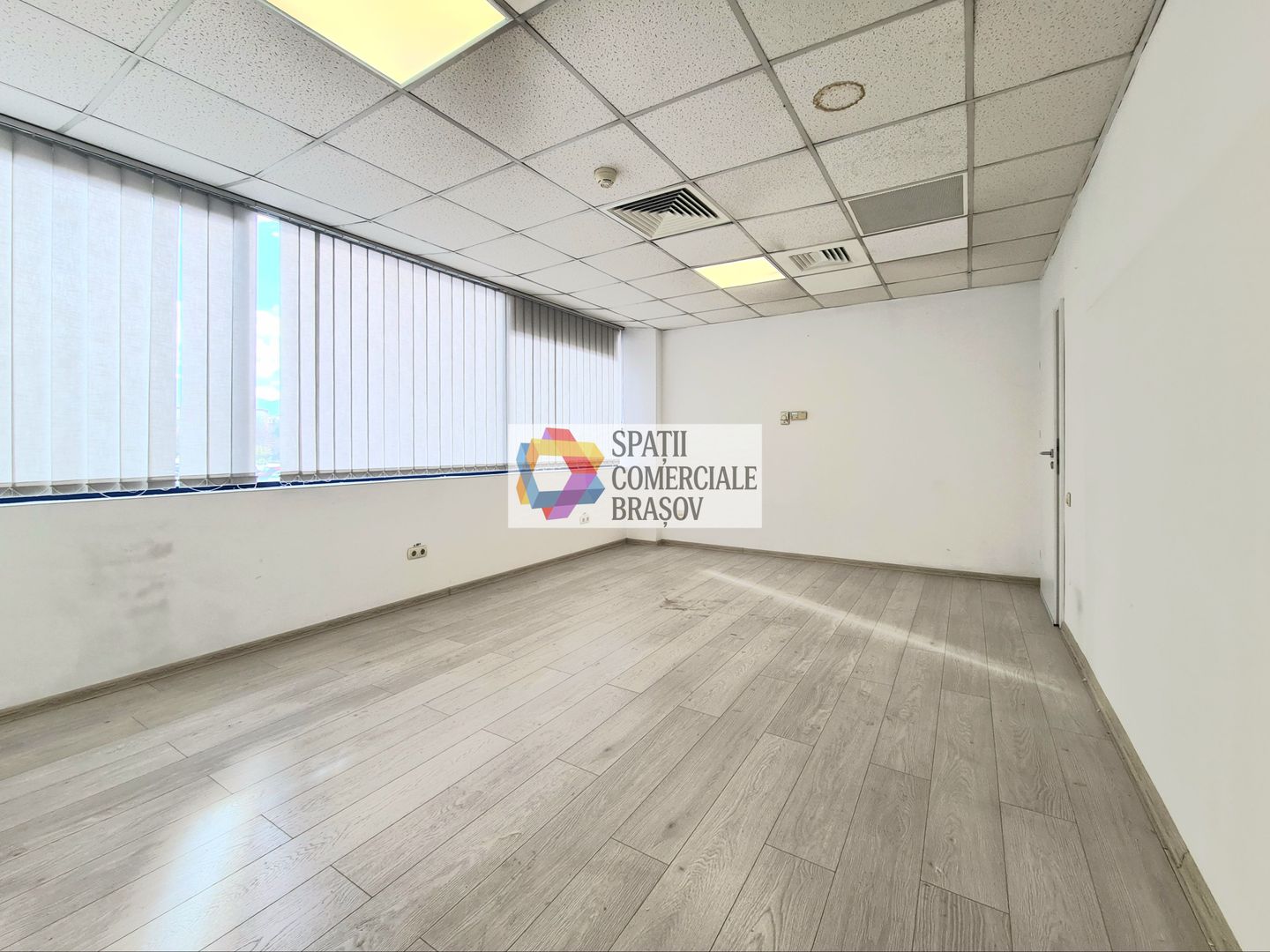 Spatiu birouri de închiriat Brasov - 28 mp # spatii-comerciale-brasov.ro - Poză 2