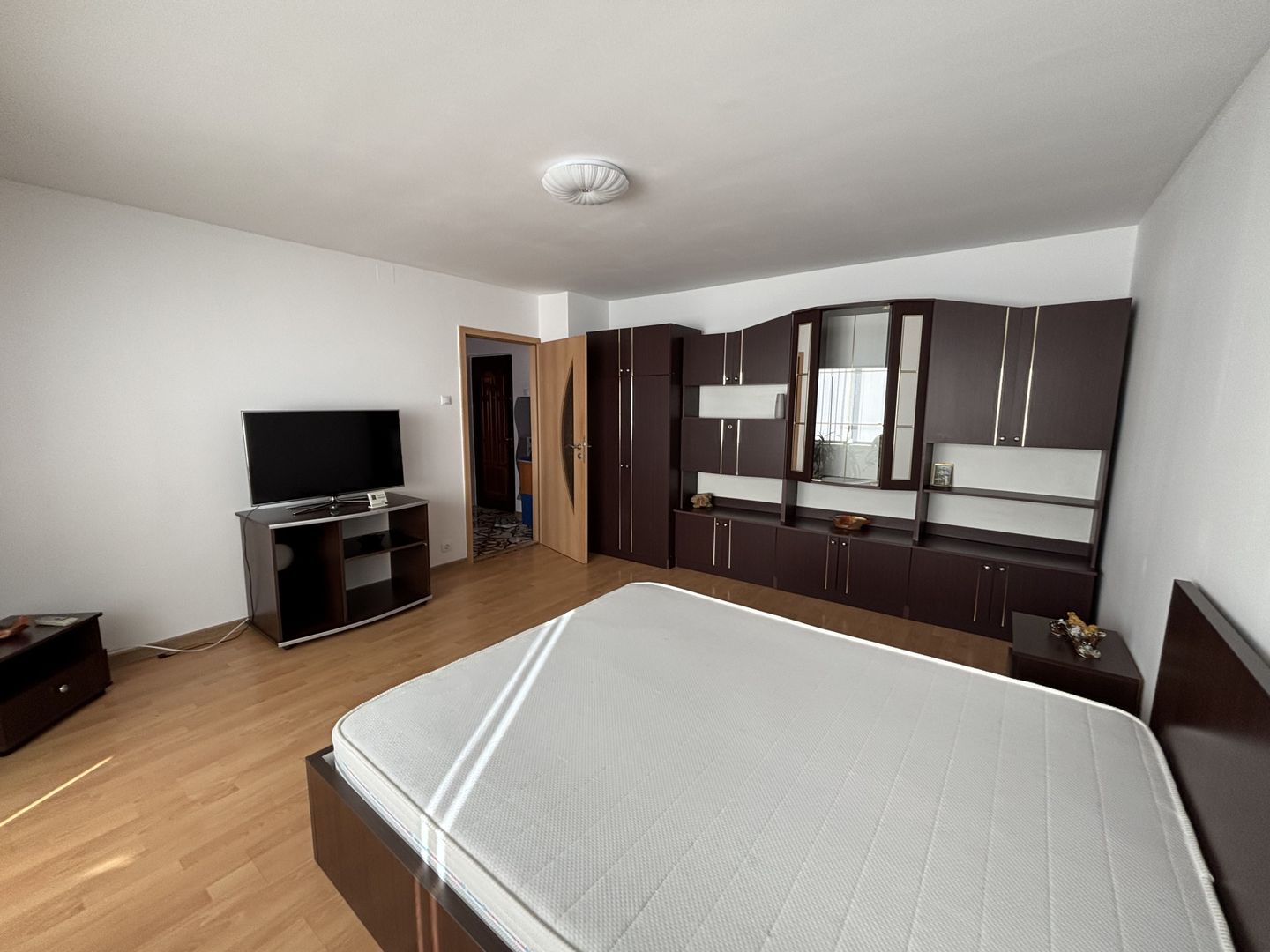 Apartament generos 2 camere - Poză 4