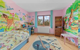 Vilă cu 6 dormitoare, 2 garaje, anexe multiple - 2076 mp teren - Poză 5