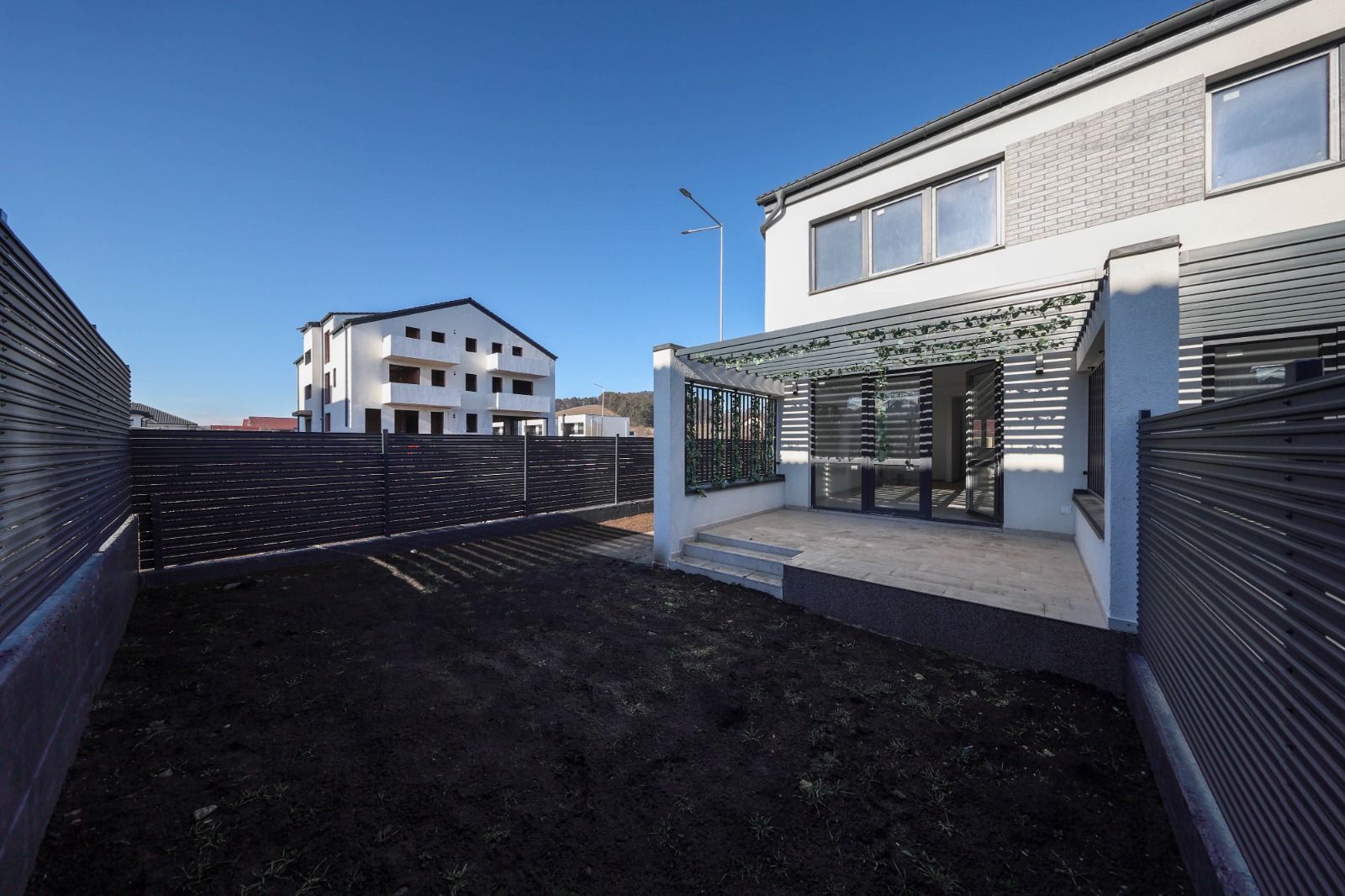 Casă Tip Duplex de Vânzare în Sânpetru | La Poalele Dealului Lempes - Poză 7