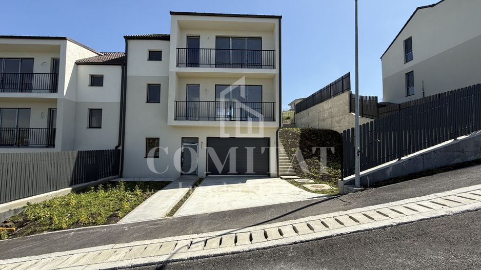 Case cuplate finalizate la intrare în Chinteni - Poză 1