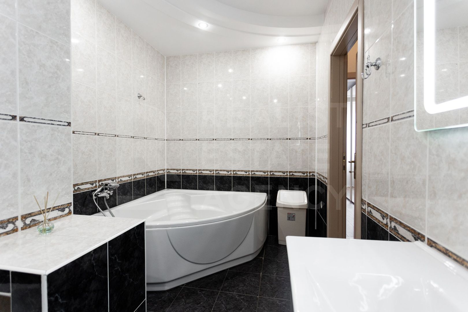 Chirie, apartament, 5 camere, strada Petru Rareș, Centru - Poză 6
