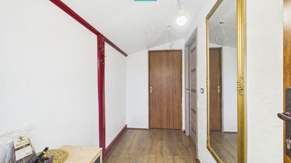 Două case pe un teren generos în Ghiroda - Poză 10