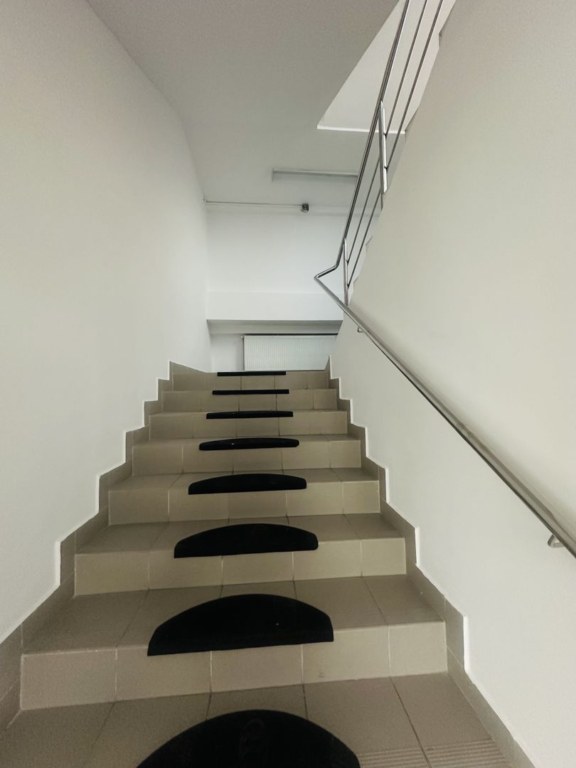 Inchiriez  cladire birouri cu suprafata de  660 mp - Poză 8