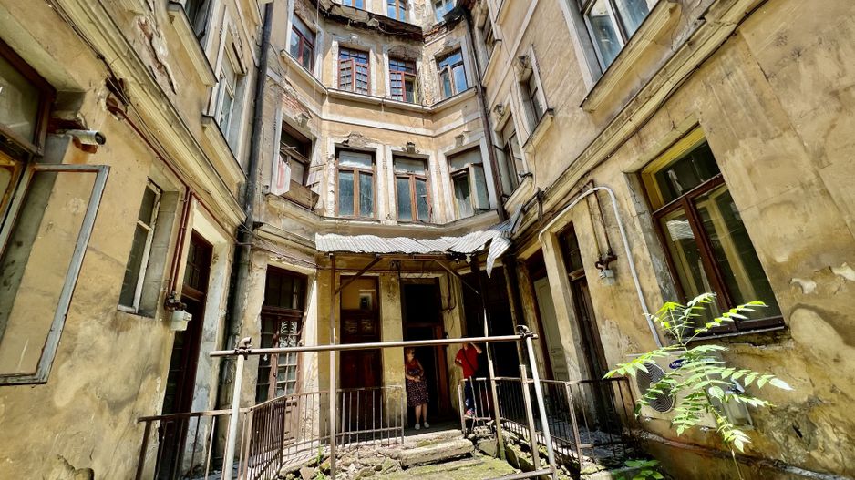 Imobil 2185 mp Centrul Istoric Piata Unirii 500 mp teren vitrina 19 m - Poză 2