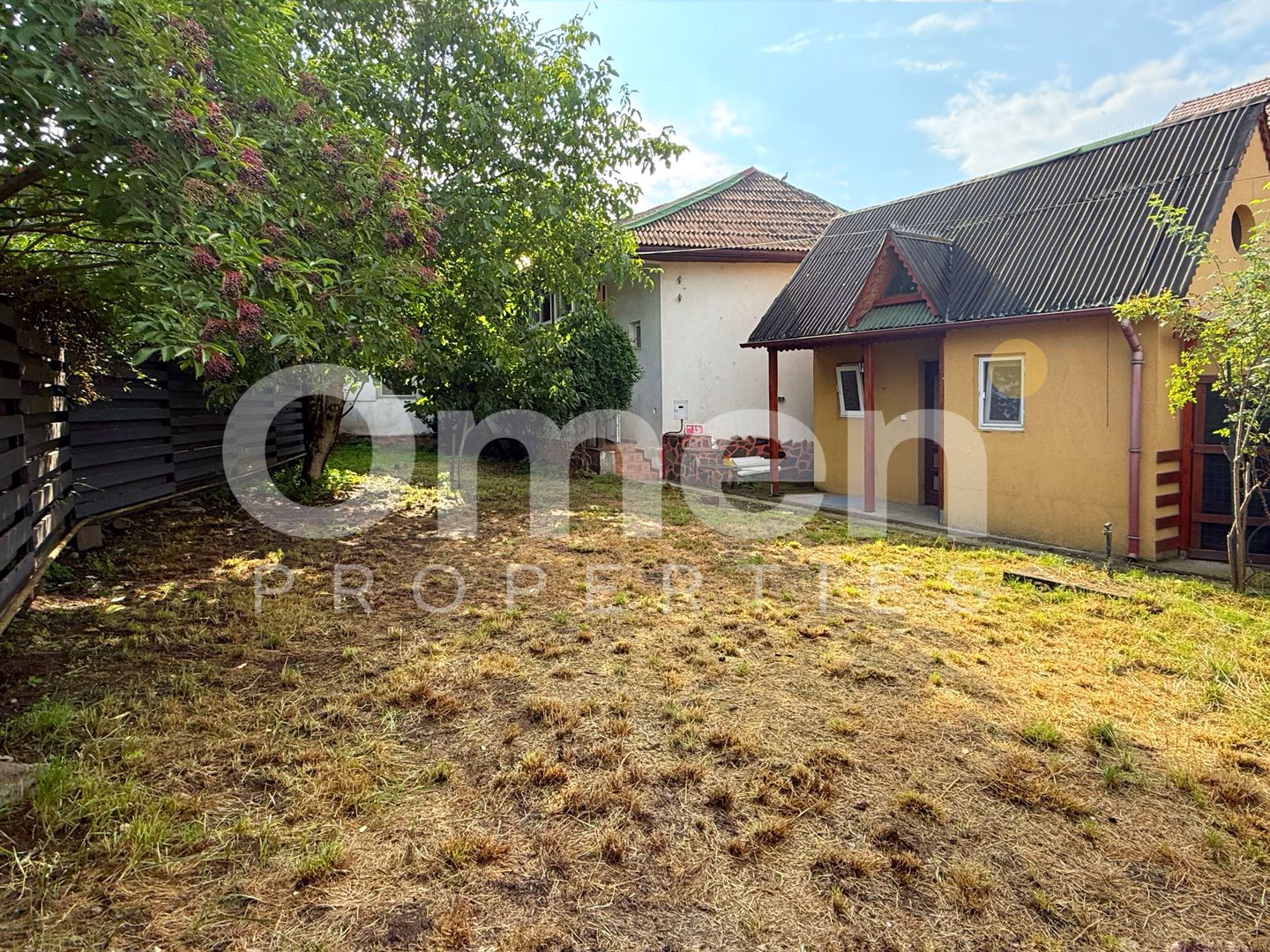 Casă cu 3 camere, garaj și anexă în centrul vechi Baia Mare - Poză 2