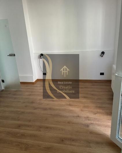 Vând apartament deosebit, zonă ultracentrală, renovat deosebit - Poză 6