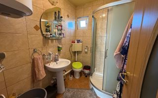 CASA DOTATA CU CENTRALA PROPRIE | CURTE | 5 ARI - Poză 7
