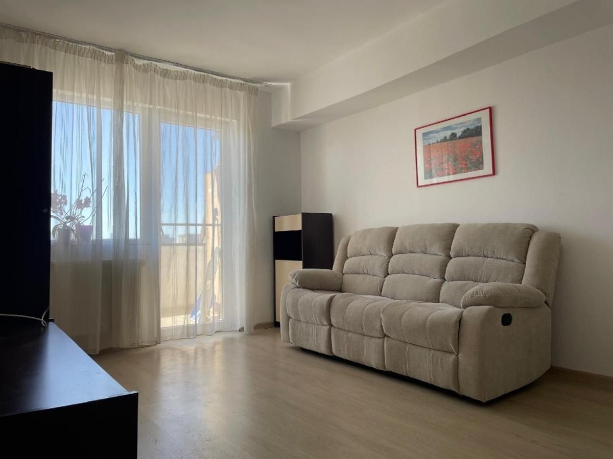 Apartament superb cu trei camere, Aparatorii Patriei, 124.000 € - Poză 1