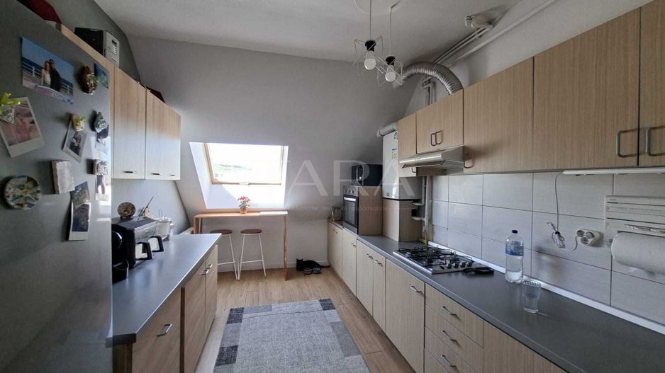 Apartament spațios pe 2 niveluri, complet mobilat și utilat. - Poză 1