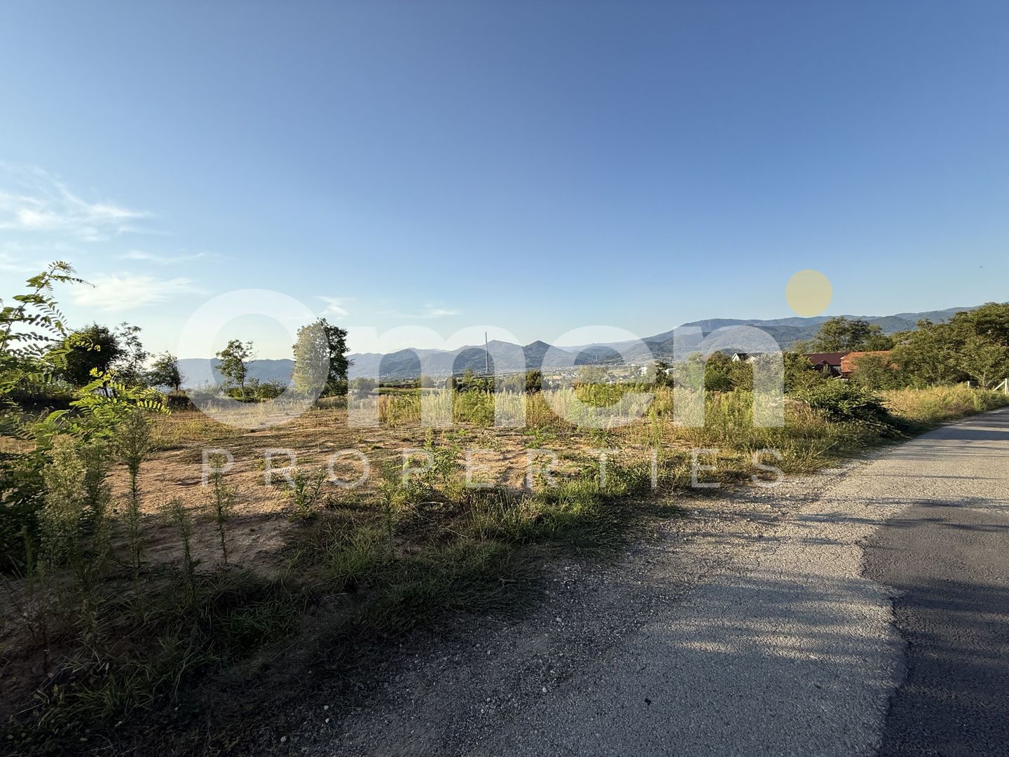 Teren intravilan de vânzare în Groși 713 mp, central - Poză 1