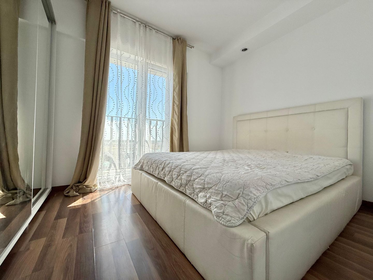 COSMOPOLIS - Apartament cu 3 camere, mobilat si utilat. - Poză 10