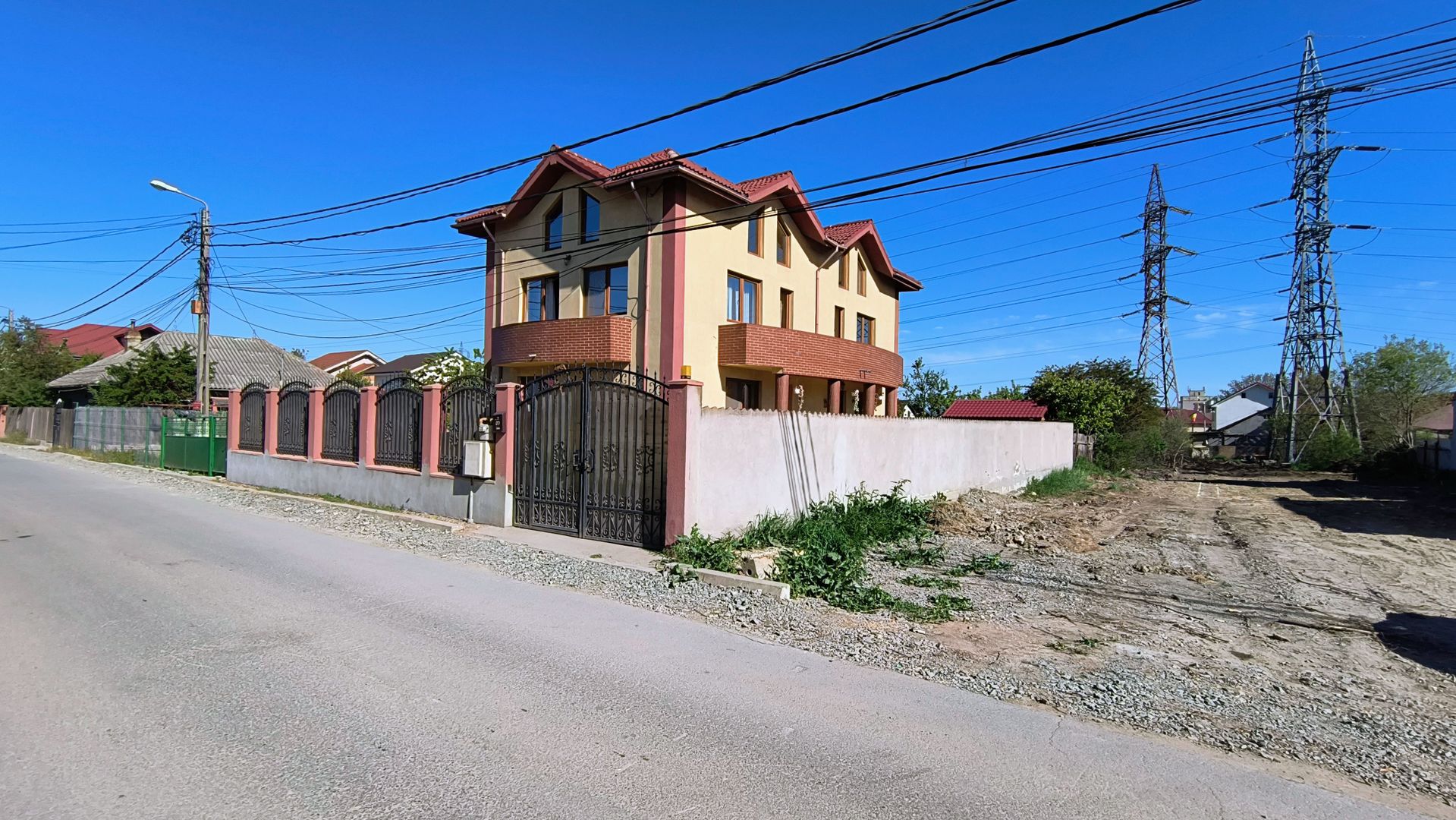 Năvodari | Casă spațioasă cu teren mare - Poză 36