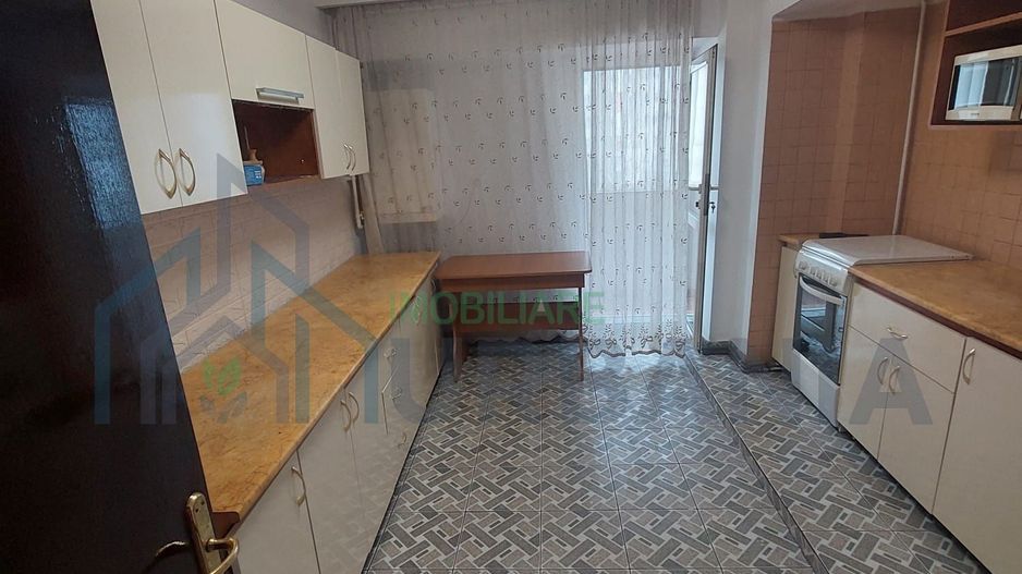 Apartament 3 camere, decomandat, în Iași, zona Rond Vechi CUG - Poză 3