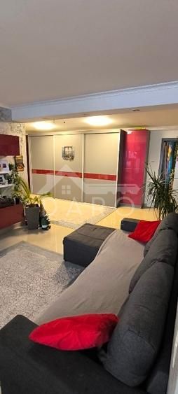 Vând apartament cu 3 camere - Poză 2