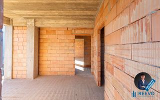 Pensiune/Vilă la roșu P+E+M în Sărata - Poză 10