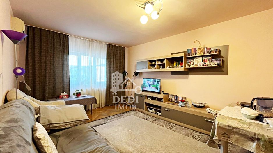 Apartament cu 3 camere de vanzare in zona Rogerius, Oradea - Poză 1