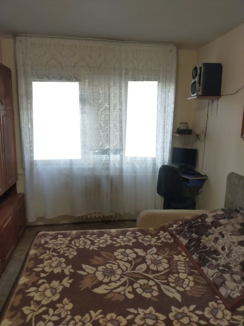 Apartament cu 3 camere decomandate, 2 băi și 2 beciuri, Mănăștur . - Poză 1