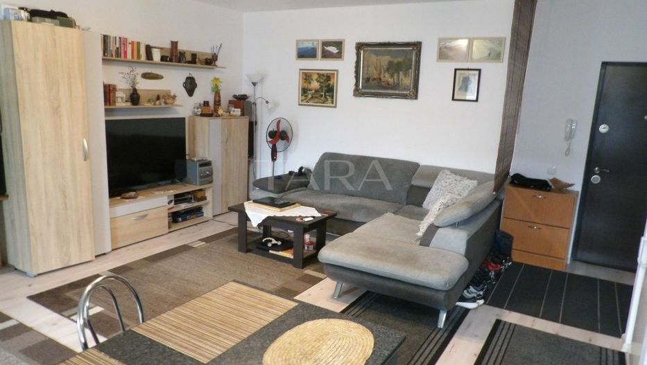 Apartament cu 3 camere de vânzare, Floresti - Poză 1