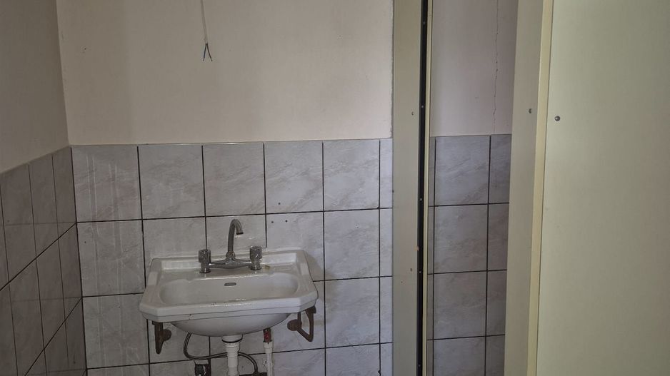 Spatiu comercial+Locuinta 664 mp construiti+anexa 16 mp si teren 845mp - Poză 14