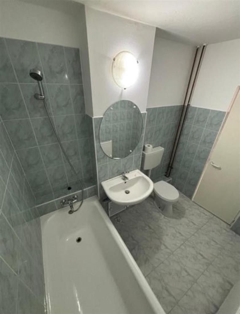 Apartament 3 camere etaj 1 cu Garaj - Poză 9