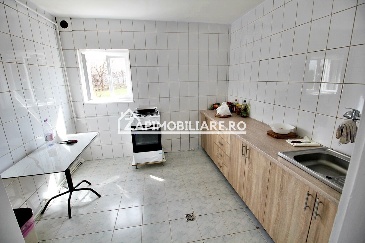 Casa 4 camere,4 bai,1 bucatarie,1 living,120 mp,500mp teren - Poză 3