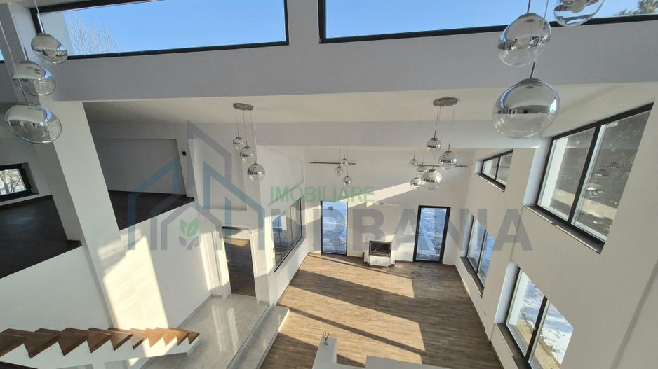 # De vanzare vila in Hlincea,posibil schimb cu apartament si dif. - Poză 1