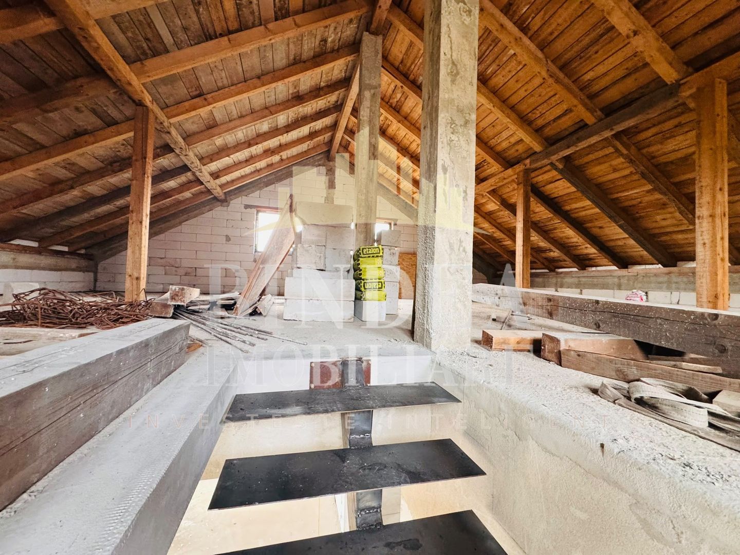 Casa individuala P+ M Pischia 167mp utili, 723mp teren - Poză 9