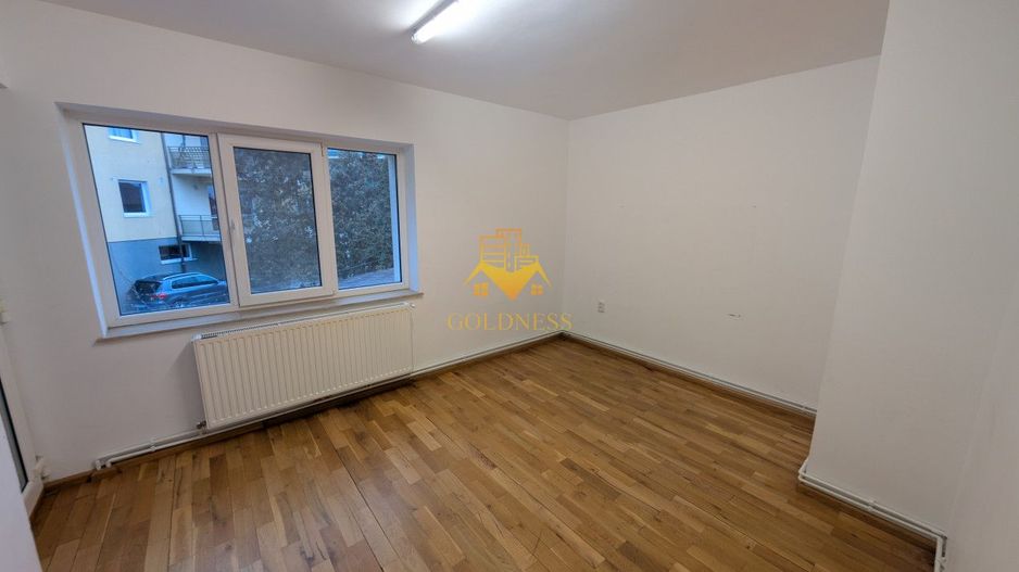Casa/Spatiu de birou,Andrei Muresanu, 9 Camere,10 Parcari,Curte 2000mp - Poză 15