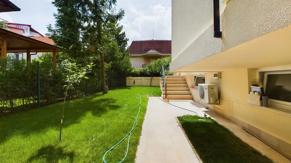 Vilă pe Șoseaua Nordului- Pretabilă pt. Locuit/Activitate Comercială - Poză 17