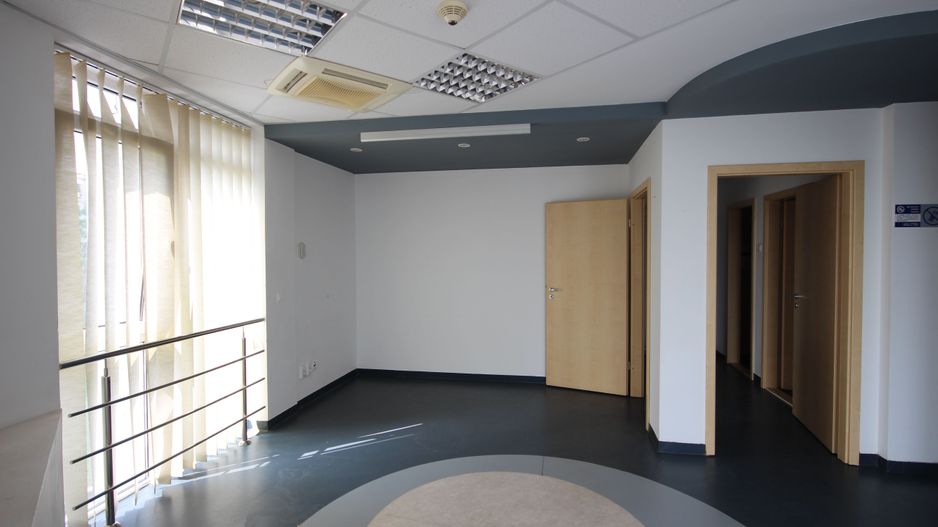 Cladire de birouri, SAD, parcare proprie, clinica medicala - Poză 1