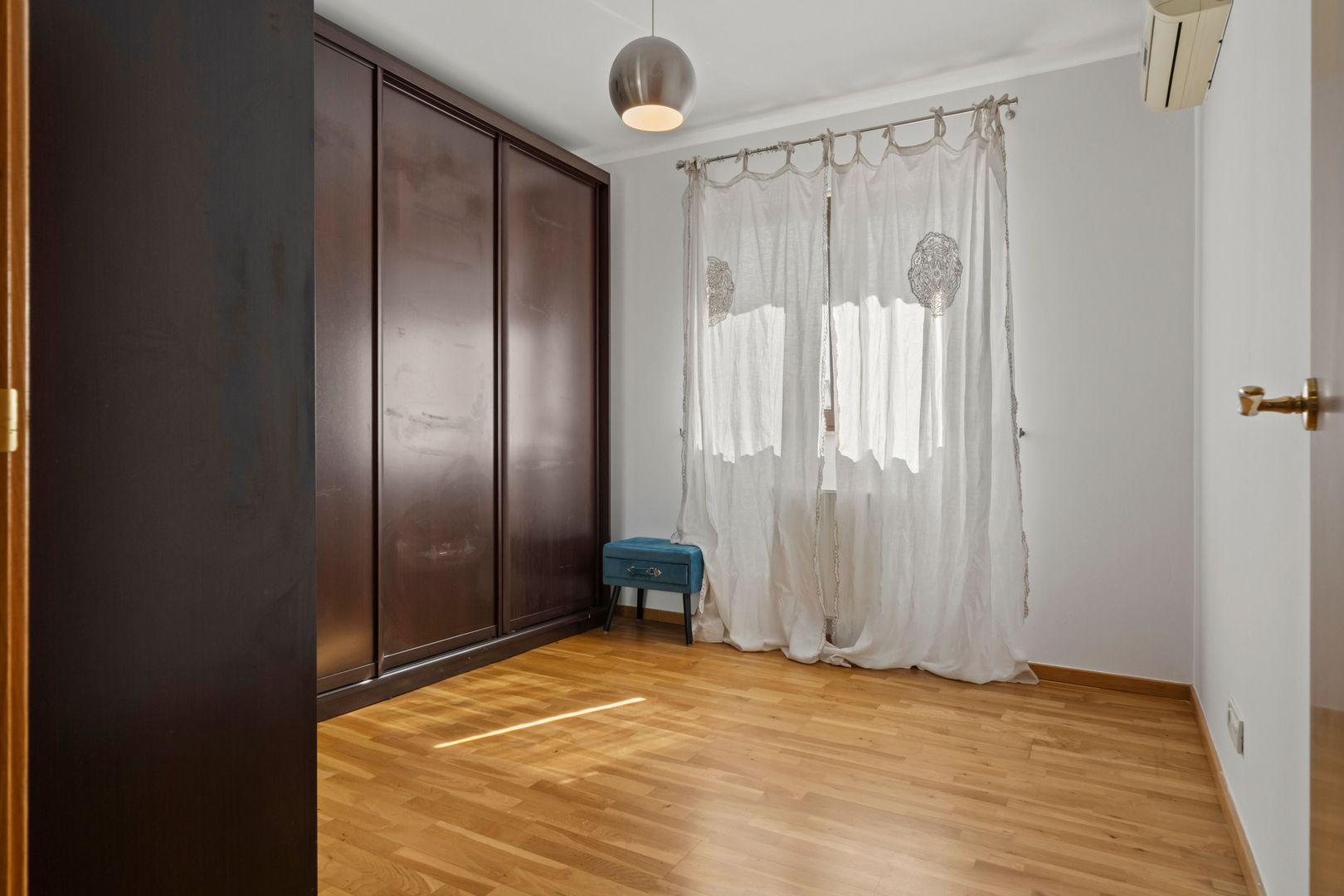 Apartament Otopeni CENTRAL 3 camere, 102m2,  Luminos si Primitor - Poză 10