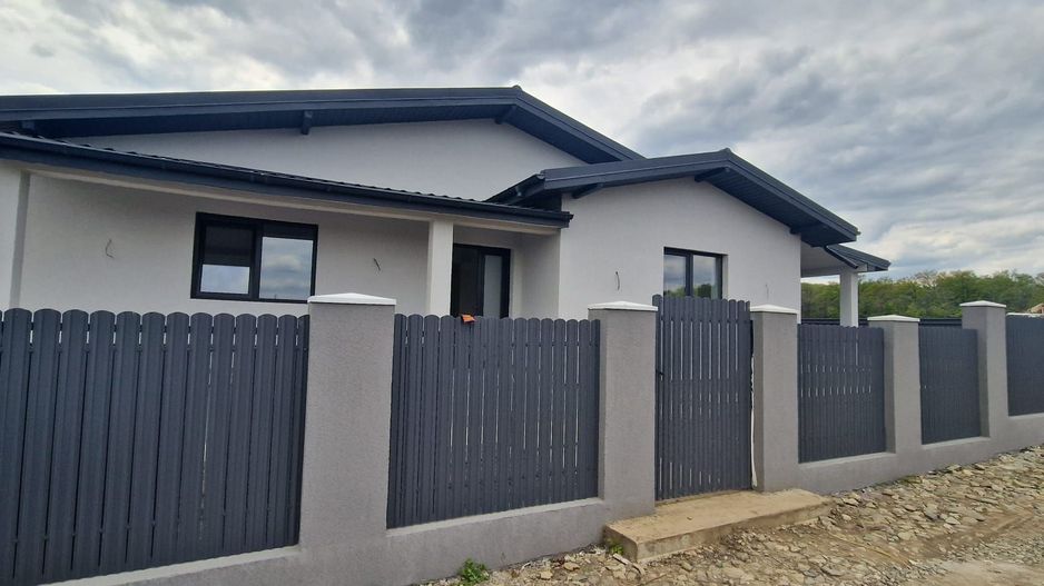 Casa plan parter 3 camere 70 mp/teren 400 mp Ciurbesti 149000 euro - Poză 1